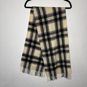 Amanda Smith 100% Wool Plaid Black White Scarf Fringe Made in Japan 56” X 12.25”